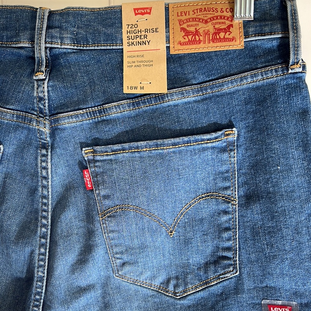 Levi's High Rise Skinny Jeans - Classic Blue - Picture 12 of 12